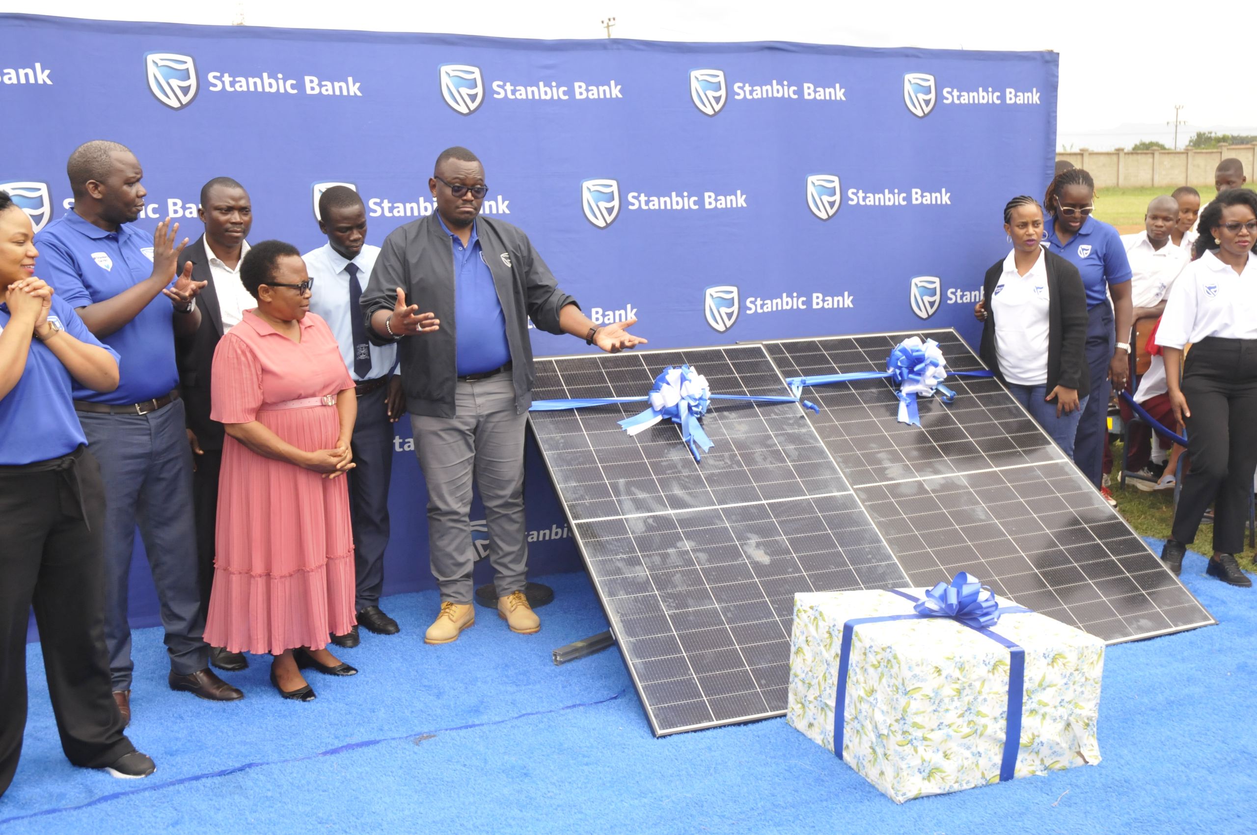 Stanbic's Tunde Thorpe (next to panels) handing over the donation to the school leadership